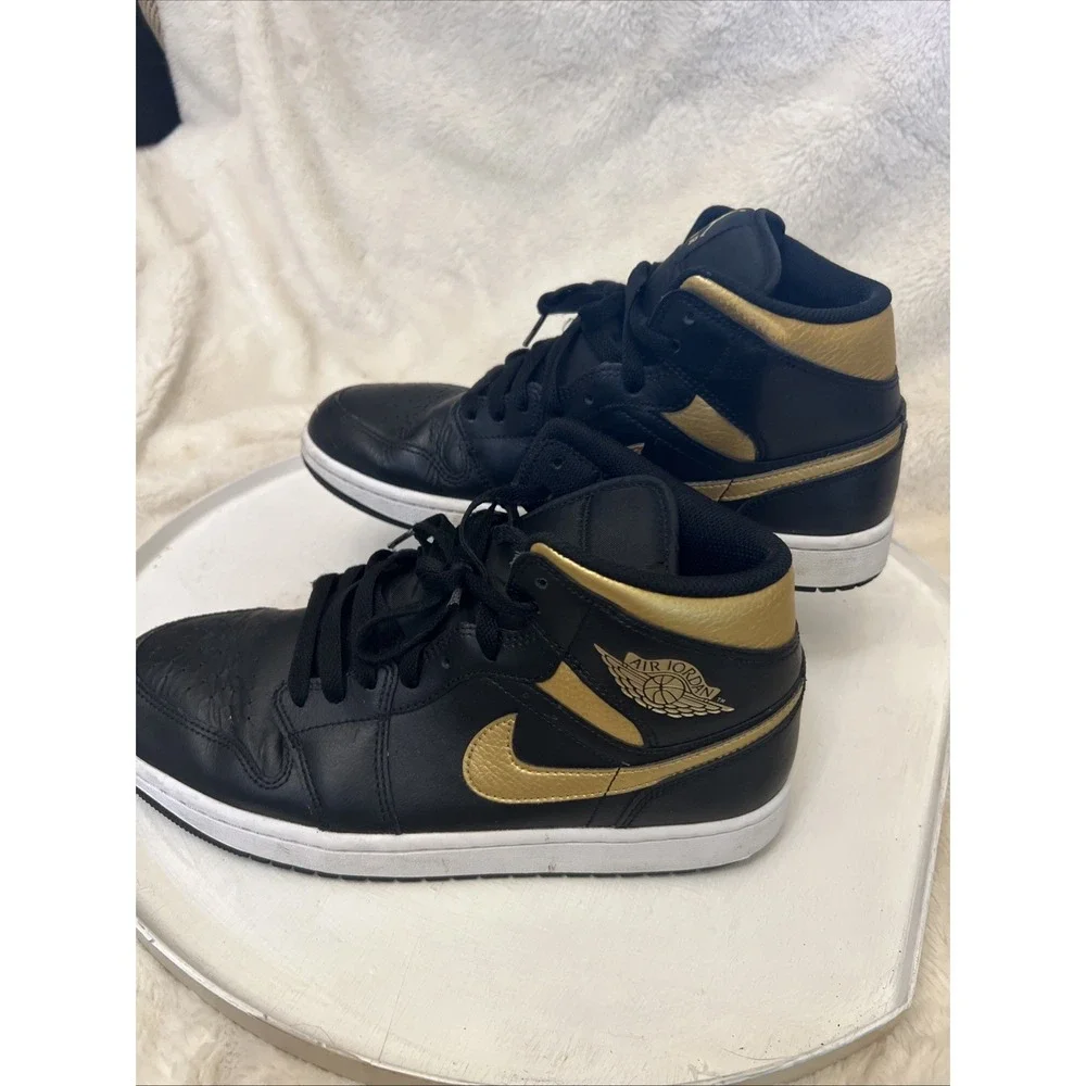 Nike Air Jordan 1 Mid Black Gold White Retro OG DQ8426‑071 Size 9.5 Metallic